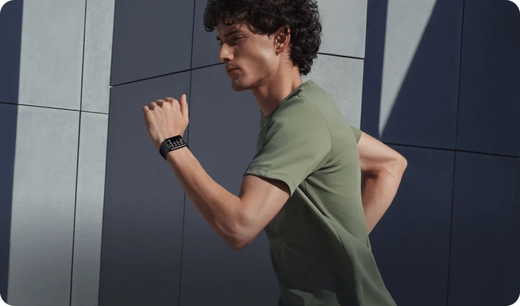 Fitness tracker with built-in GPS for outdoor running